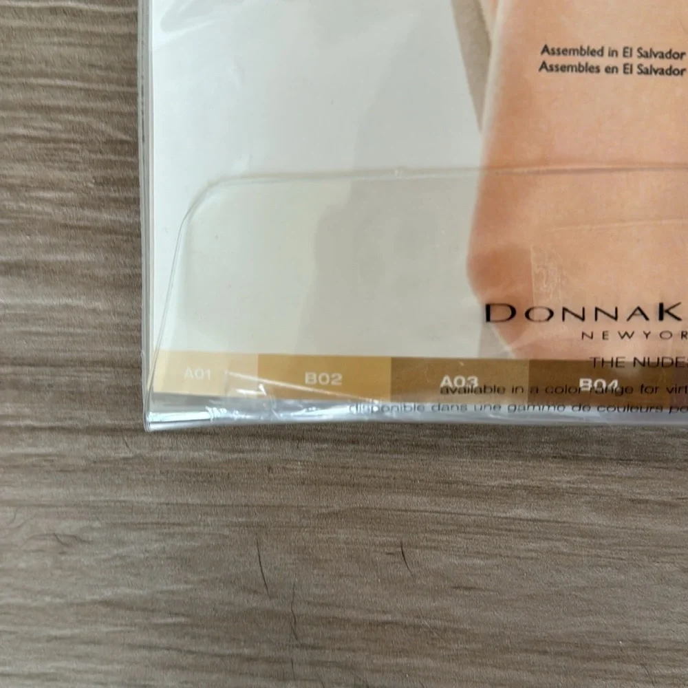NWT Vintage Donna Karan S The Nudes Tone B2 pantyhose